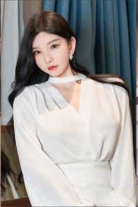 村口妞妞：霜鞦瑩瑩